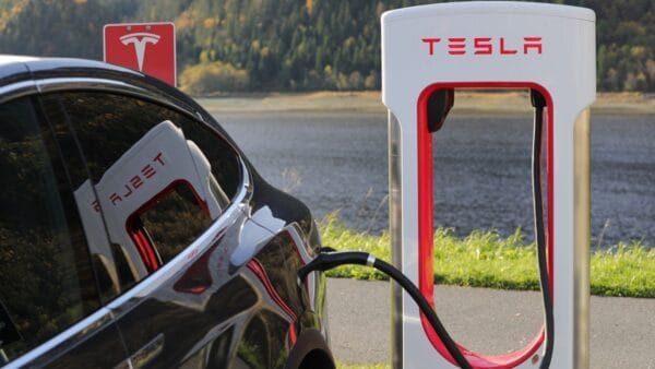 Tesla: negli Stati Uniti si può scegliere il produttore della batteria
