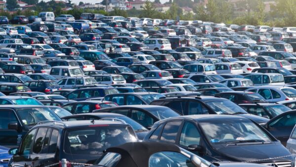 Urso dà il via libero alle auto cinesi prodotte in Italia