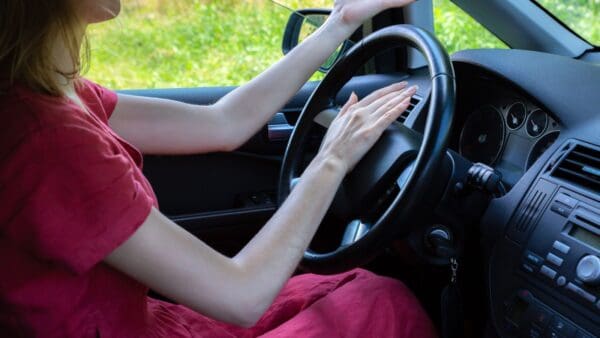Codice della strada: indicazioni per l'abbigliamento dei conducenti