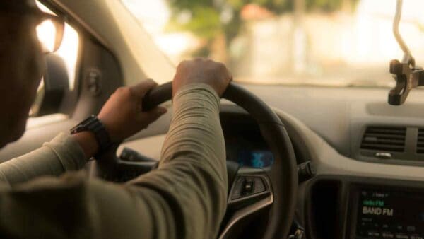 Le auto a combustione interna, se guidate a bassi regimi, possono riportare parecchi problemi sia nell'immediato che nel lungo termine.