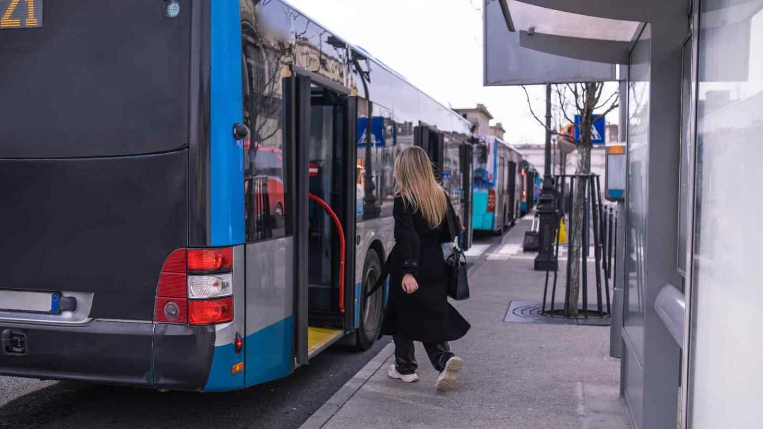 Telepass rende il trasporto pubblico più facile e conveniente grazie all'opportunità di comprare i biglietti direttamente dalla sua app.