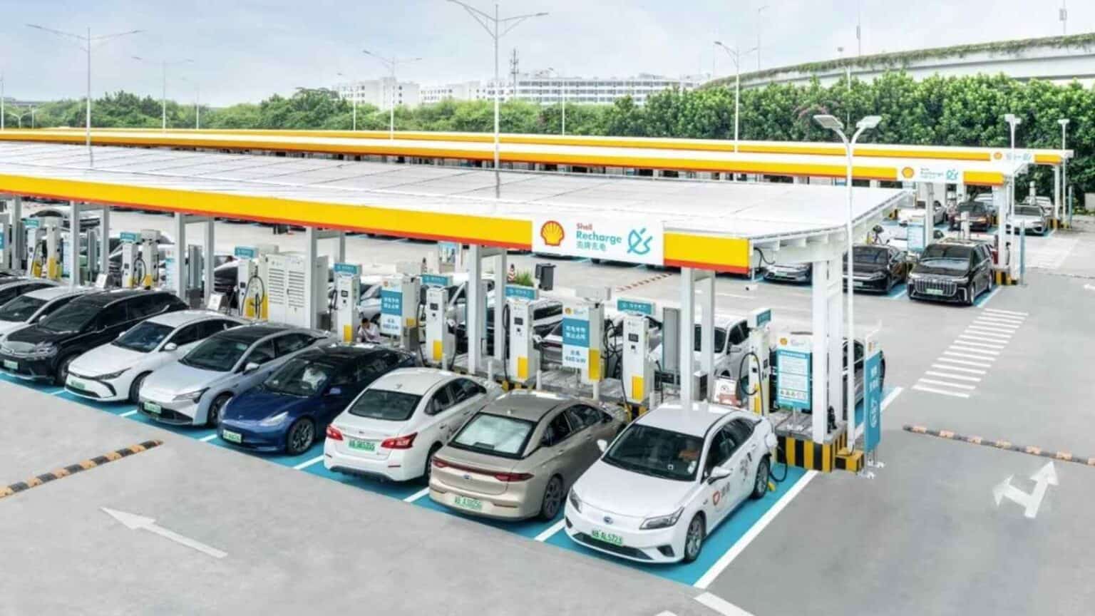 Tra Europa e Cina è in corso una silenziosa gara per chi possiede più infrastrutture di ricarica elettrica, chi vincerà?