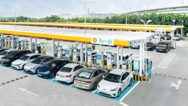 Tra Europa e Cina è in corso una silenziosa gara per chi possiede più infrastrutture di ricarica elettrica, chi vincerà?