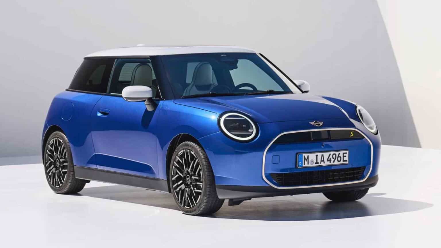 La BMW nell'occhio del ciclone per i dazi imposti alla Cina, dove viene prodotta anche la sua nuova Mini Cooper SE 2024.