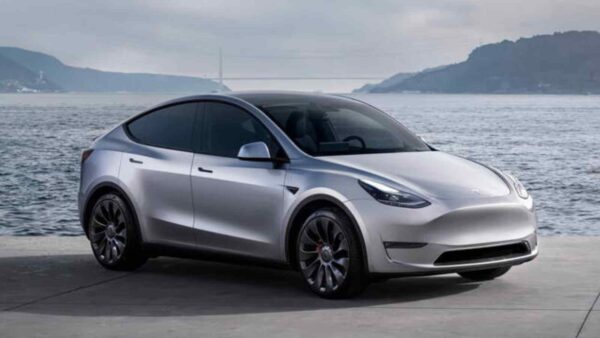 La Tesla sbanca il mercato delle auto con la Model Y, divenuta l'auto più venduta a livello mondiale superando tutti i colossi storici.
