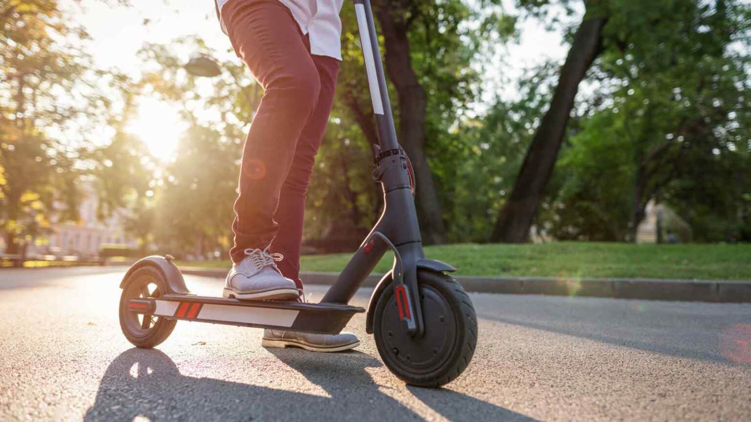 La micromobilità in sharing potrebbe essere fortemente colpita dal prossimo decreto legge e dall'obbligo di utilizzo del casco.