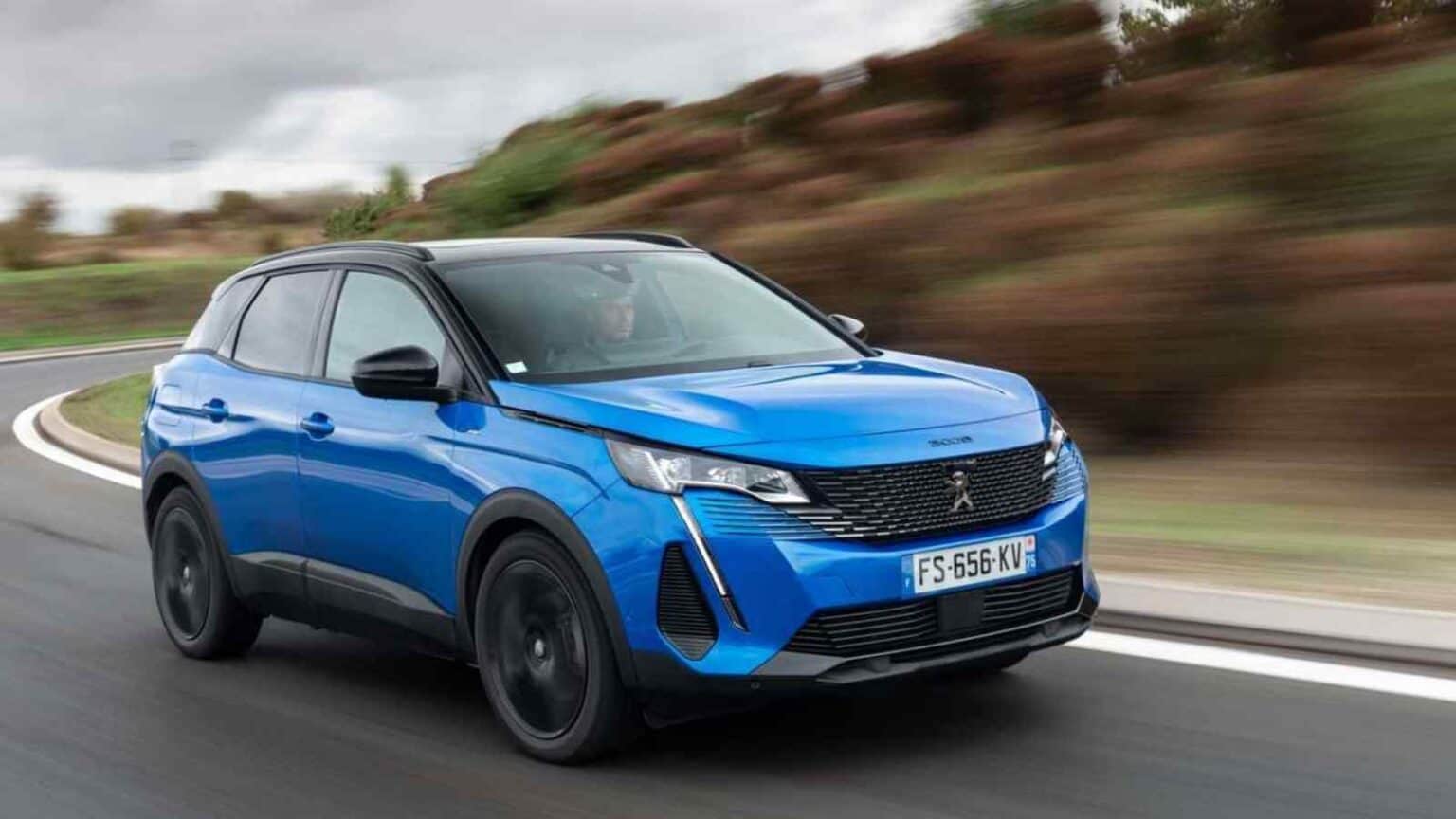 La Peugeot 3008 Plug-in Hybrid è il nuovo arrivato che in molti attendevamo, un'ibrido tra elettrico e benzina