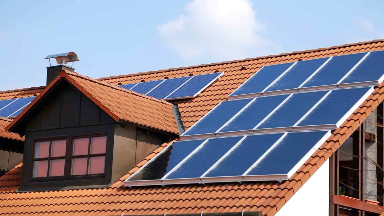 I pannelli solari sono la svolta per l'energia rinnovabile, ma è necessario recuperare le materie preziose al loro interno
