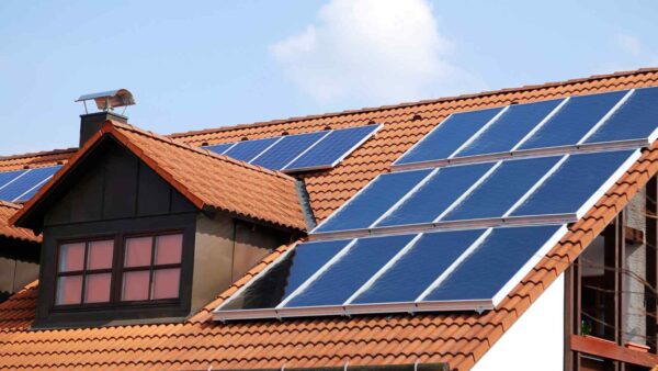 I pannelli solari sono la svolta per l'energia rinnovabile, ma è necessario recuperare le materie preziose al loro interno