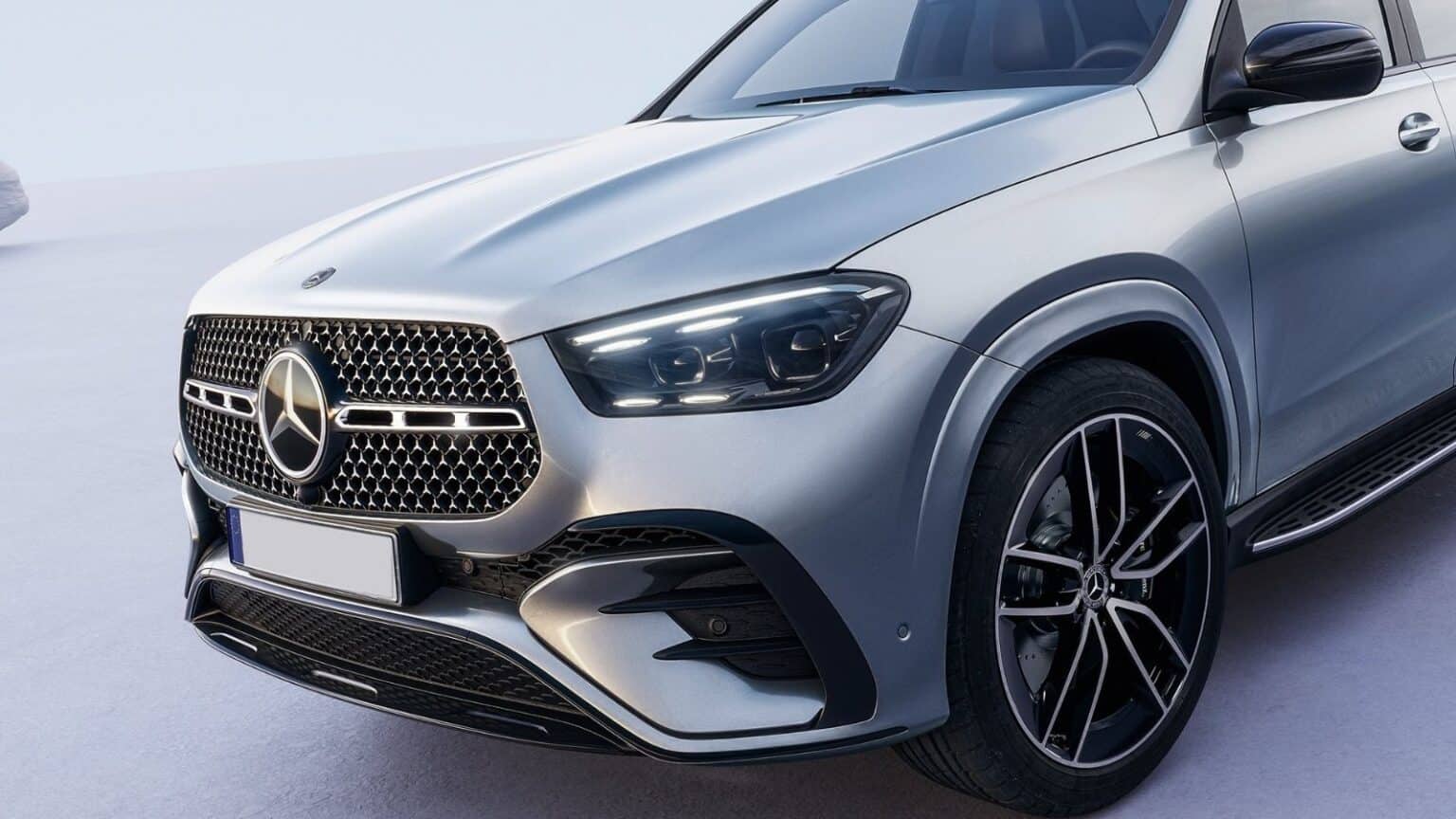Mercedes rivede gli investimenti: dietrofront sulle auto elettriche
