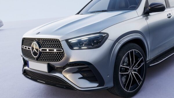 Mercedes rivede gli investimenti: dietrofront sulle auto elettriche