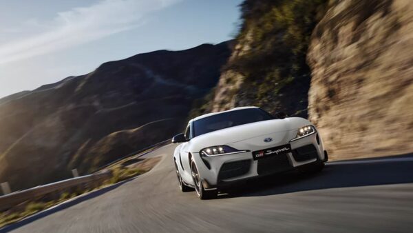 Toyota Supra: addio al motore a quattro cilindri