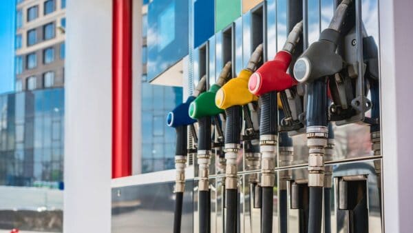 Carburante: distributori di benzina dimezzati nei prossimi anni in Europa