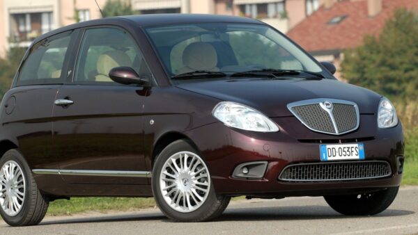 Lancia Ypsilon: addio con numeri da record ed un futuro elettrizzante