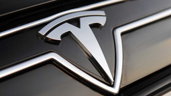 Tesla inaugura nuovo Supercharger V4 a Lagonegro