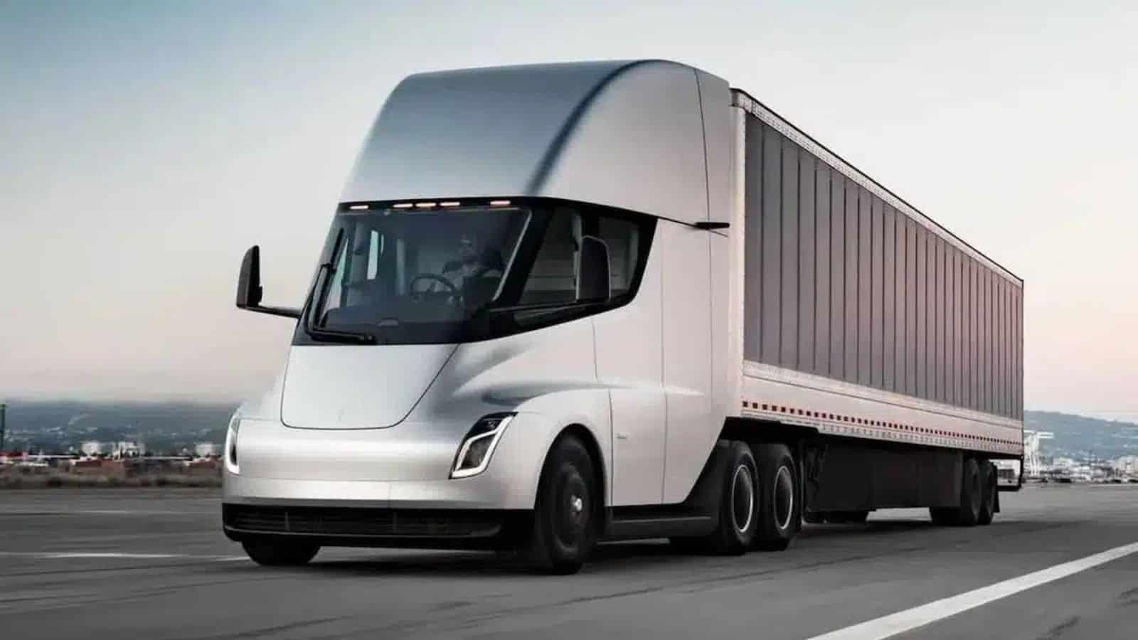 Tesla, nuova fabbrica per camion elettrici chiamata Semi Factory