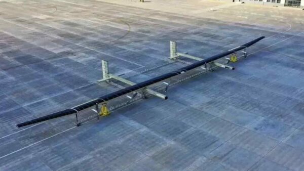 Un team di ingegneri in Cina è riuscito a sviluppare dei droni super leggeri alimentati ad energia solare, con un motore davvero speciale.