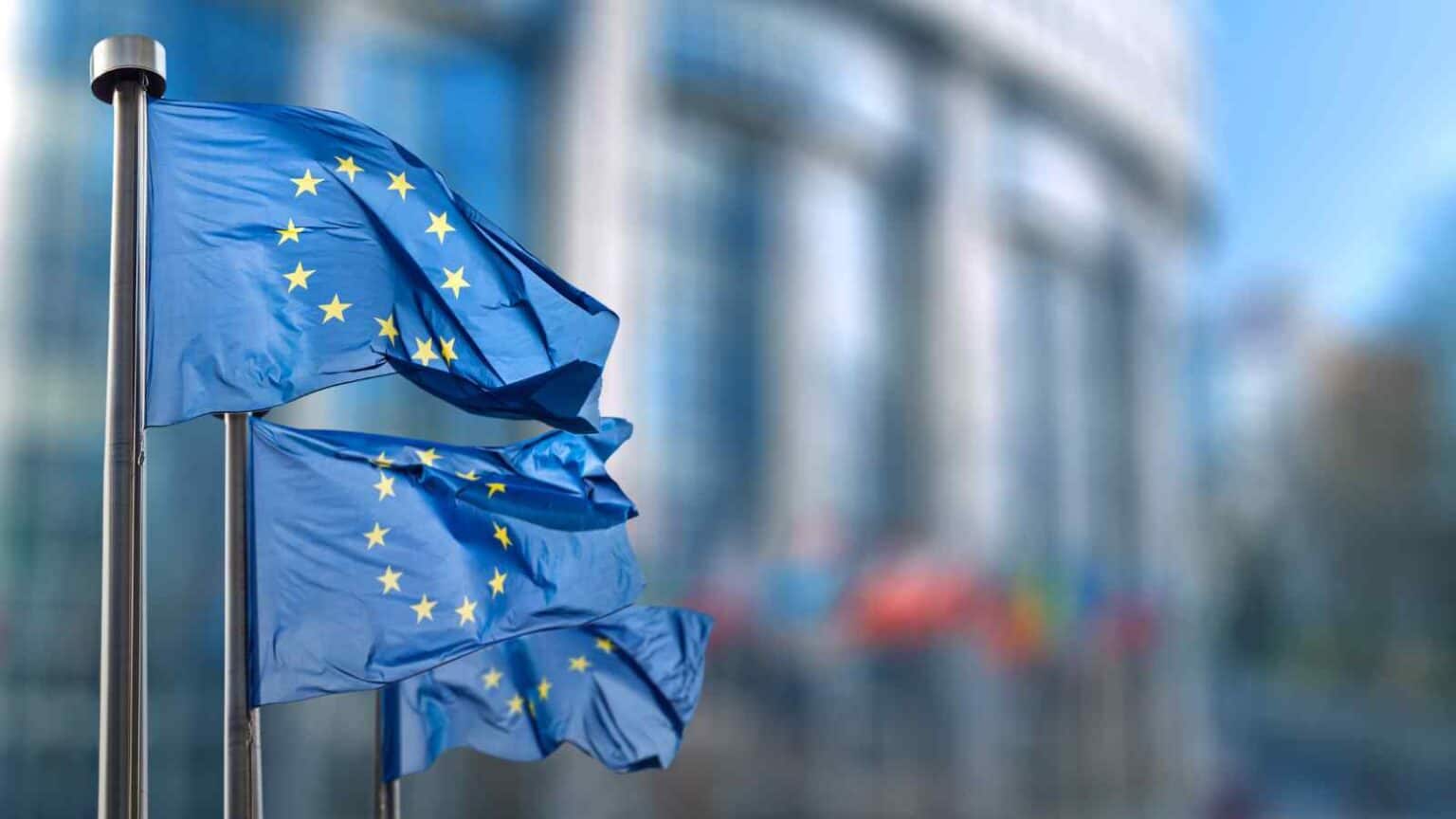 La Commissione Europea non sembra convinta dei nuovi accordi stipulati tra i vari colossi tech e le aziende di intelligenza artificiale.