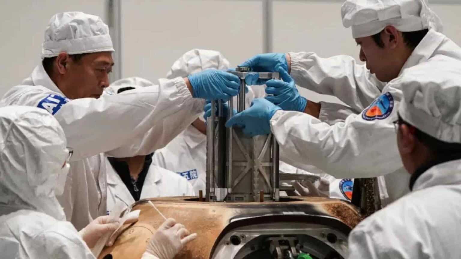 L'incredibile successo della missione Chang’e-6 viene festeggiato in Cina con una cerimonia di consegna dei campioni della Luna.