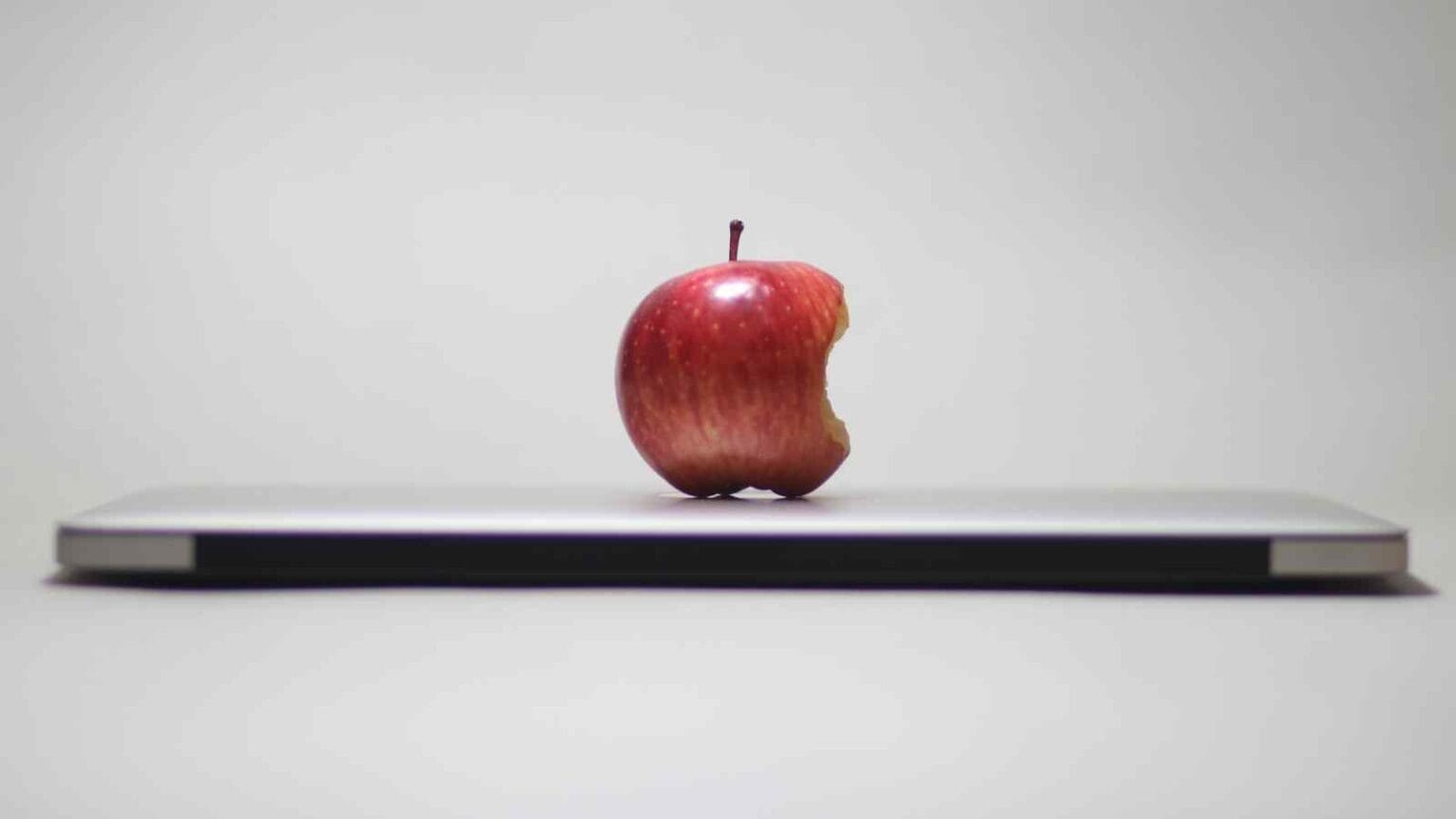 Apple sorprende tutti con la sua nuova politica di tolleranza verso componenti di terze parti, forse costretta anche dalle nuove regole UE.