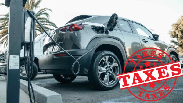 Il Governo affronta la questione della mancanza di accise sui carburanti nell'eventualità di un parco macchine principalmente elettrico.