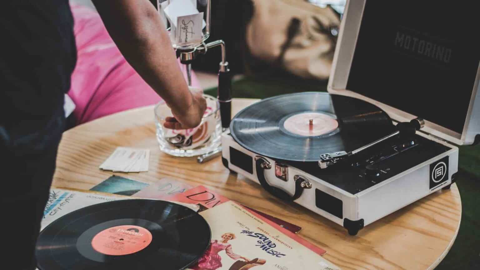 FIMI, in collaborazione con AGCOM, annuncia la chiusura di ben 6 siti, accrescendo le sue vittorie contro la pirateria musicale online.