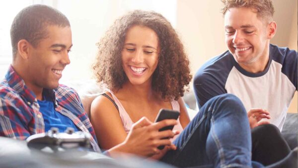 Instagram e il COS hanno instaurato una collaborazione per esaminare più da vicino quanto i social influenzino la salute mentale dei giovani.