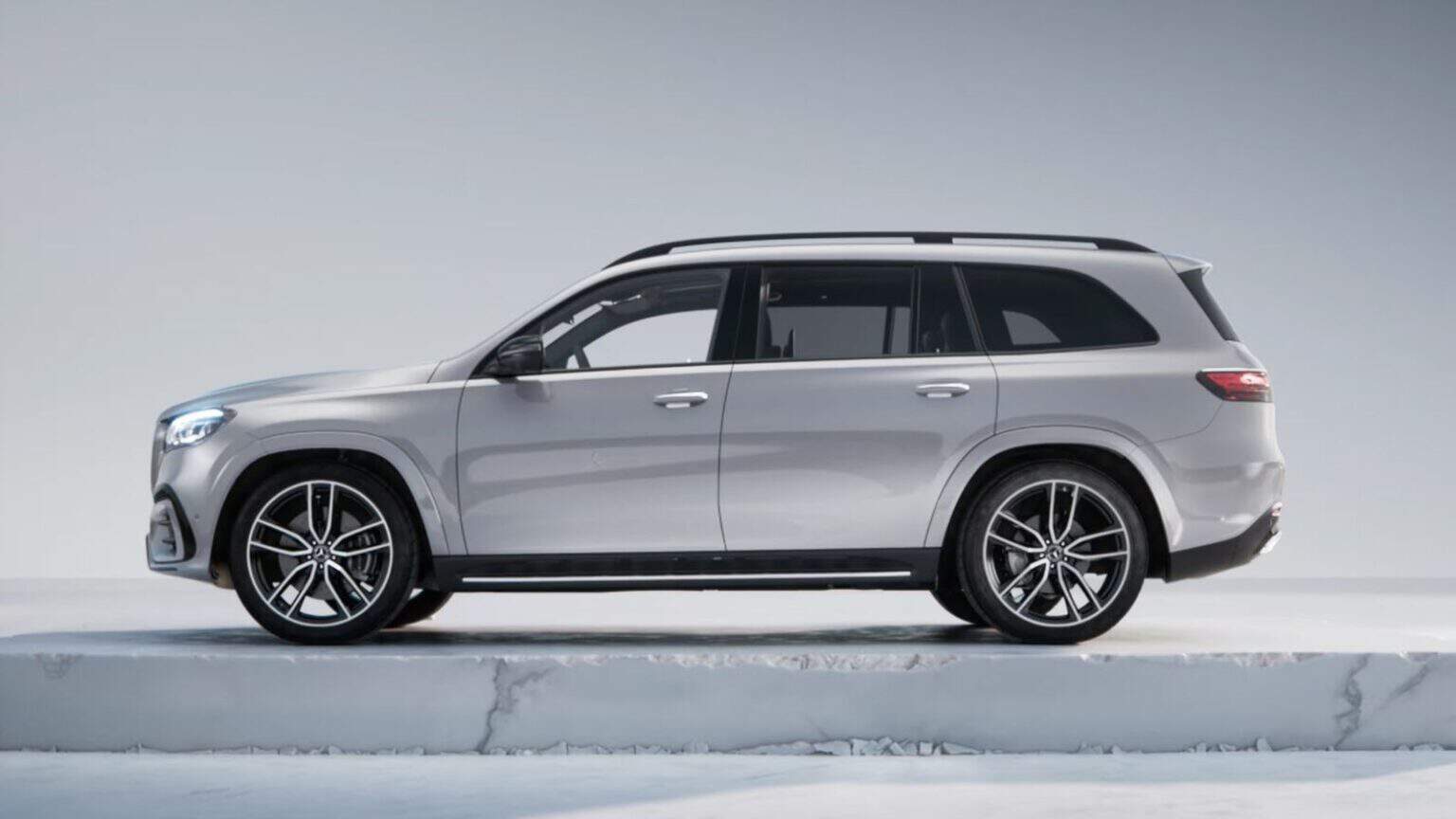 Mercedes GLS: nuovo restyling con fari e frontale aggiornati