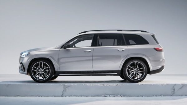 Mercedes GLS: nuovo restyling con fari e frontale aggiornati