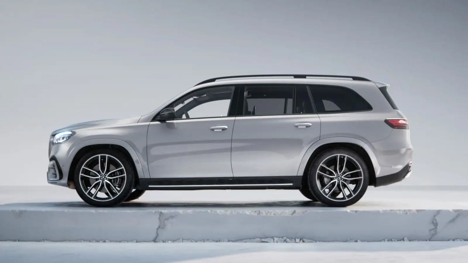 Mercedes GLS: nuovo restyling con fari e frontale aggiornati