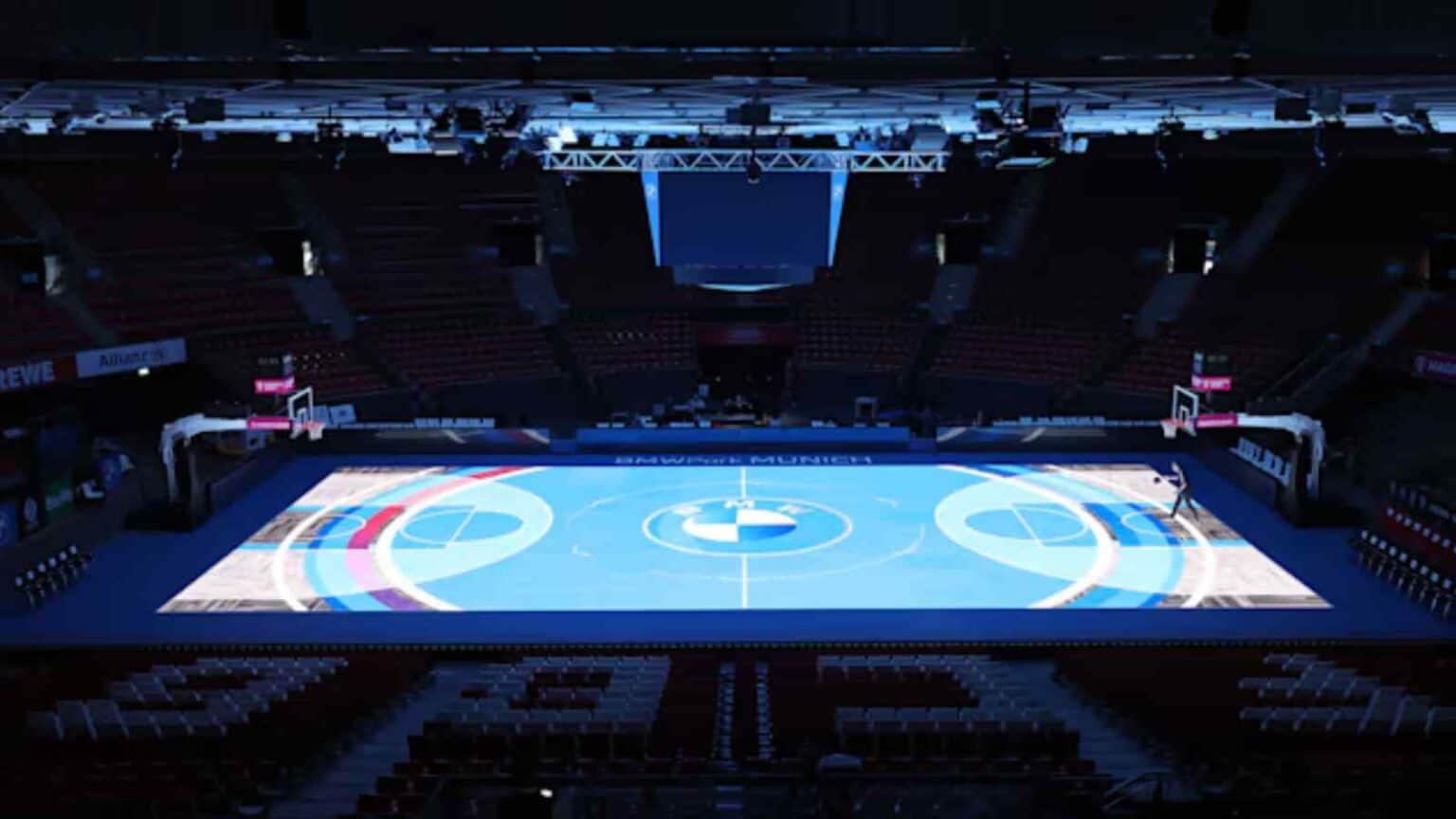 Nel BMW Park, casa del team di basket FC Bayern, è stato installato un incredibile pavimento a LED nato dalla partnership con ASB GlassFloor.
