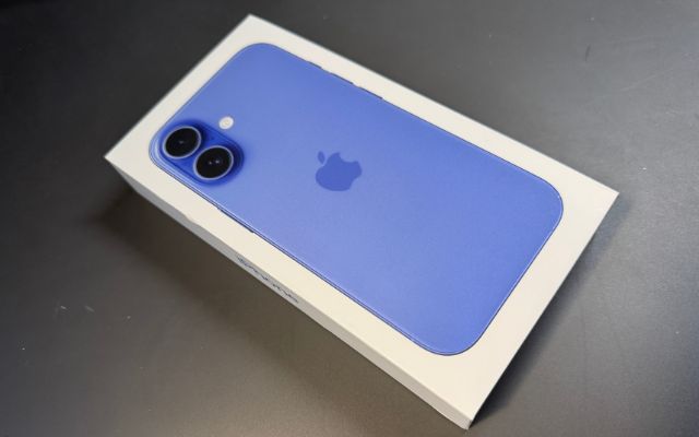 iPhone 16 iPhone 16