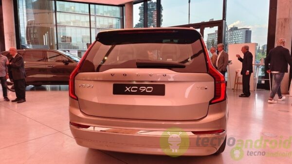 Volvo XC90 - immagine 10