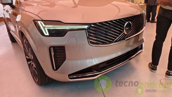 Volvo XC90 - immagine 13