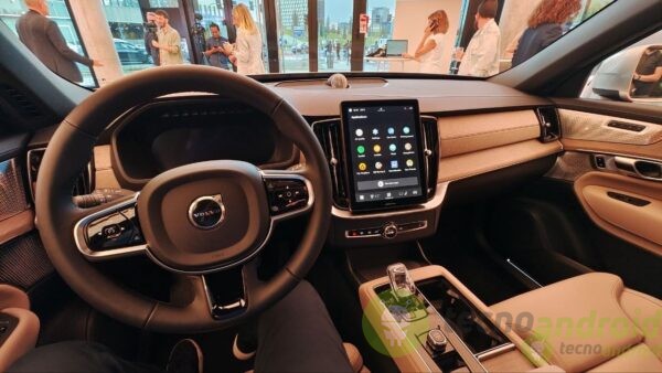 Volvo XC90 - immagine 14