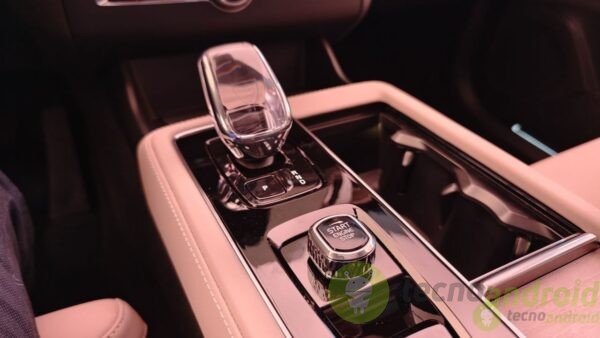 Volvo XC90 - immagine 18