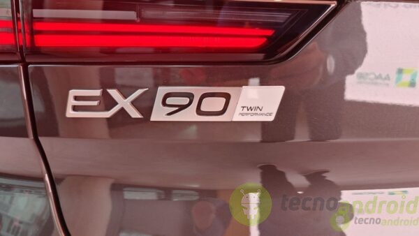 Volvo XC90 - immagine 8