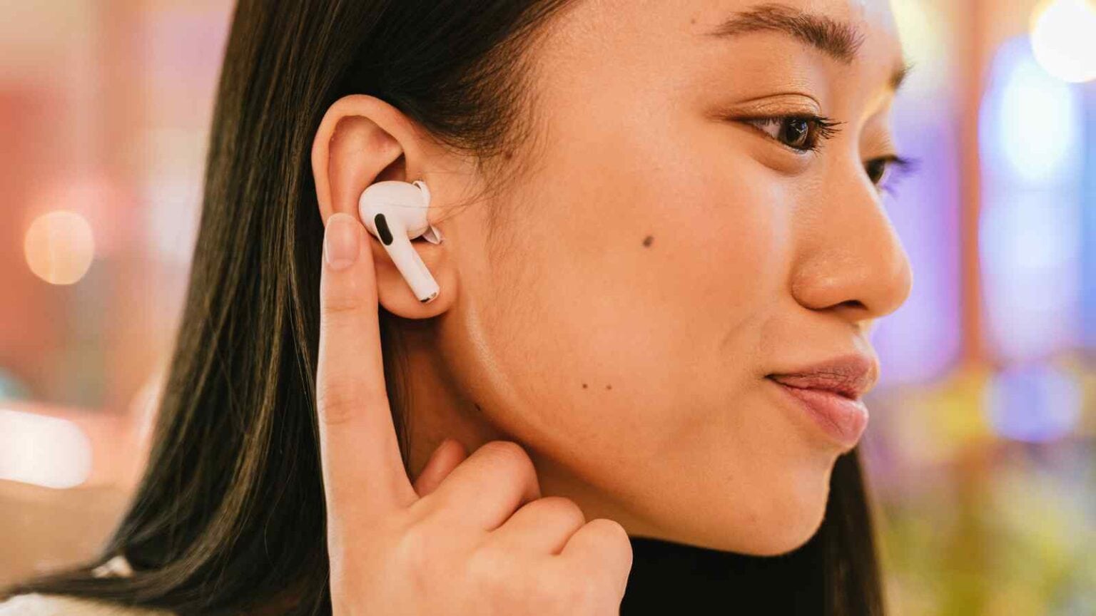 Apple presenterà a breve dei nuovi auricolari wireless, e dalle indiscrezioni sfuggite avrebbero anche il monitoraggio del cuore.