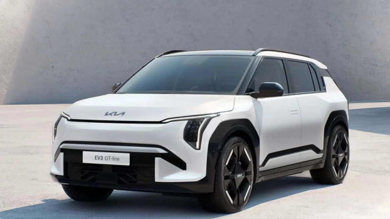 Auto elettriche: i costruttori fanno retromarcia sull’elettrificazione