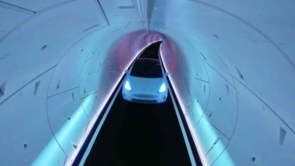 Elon Musk e il suo sistema di guida autonoma non convincono i più, e si teme che i robotaxi diventino l'ennesima promessa mancata.