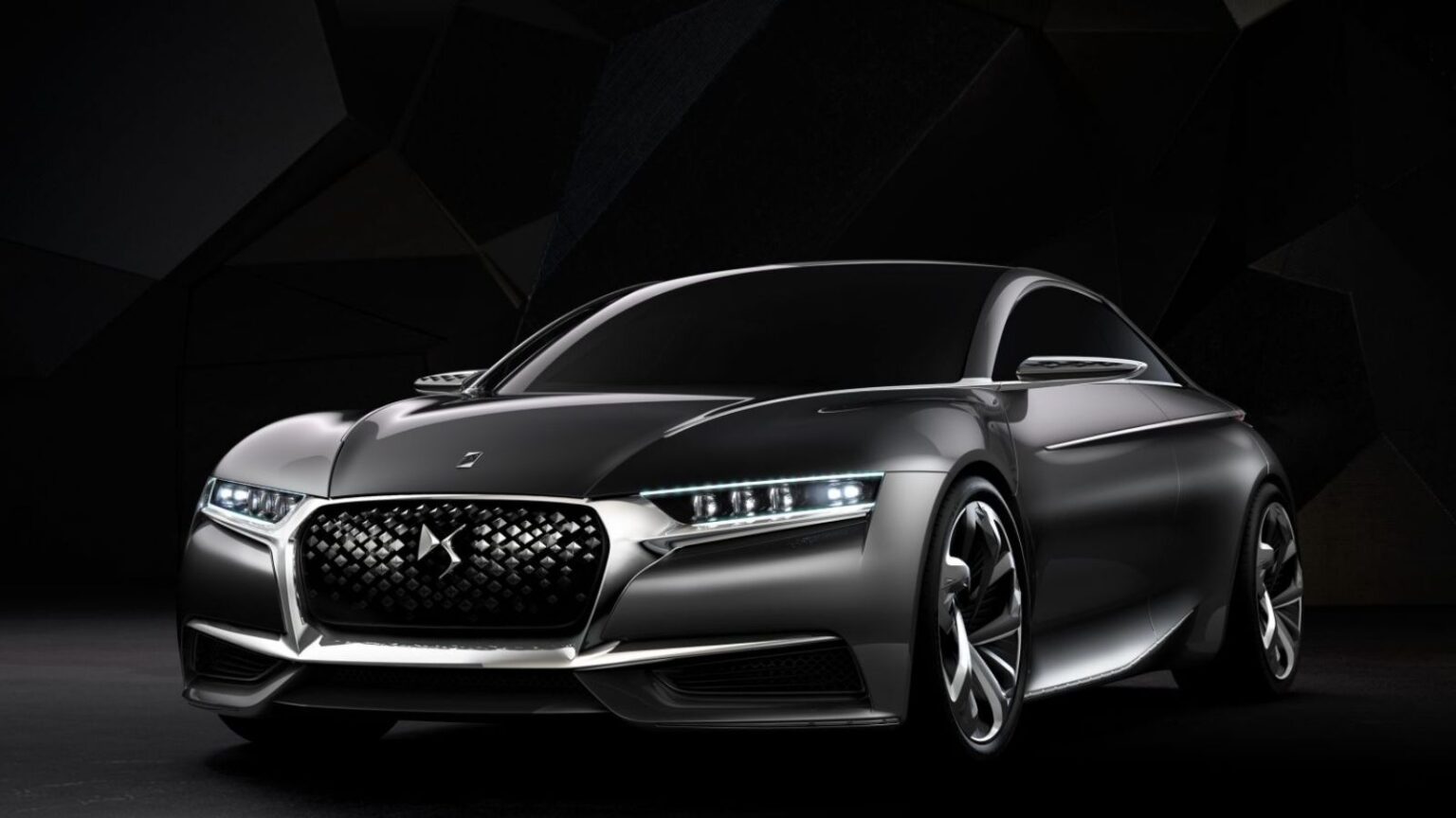 DS 8: il ritorno della berlina di lusso con alcune novità
