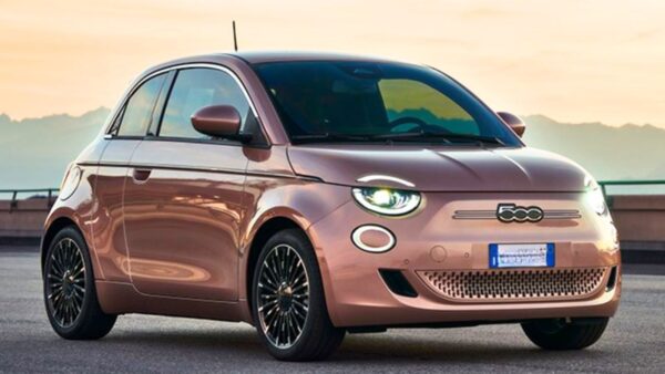 Stellantis anticipa la nuova Fiat 500 ibrida: Tavares chiede incentivi