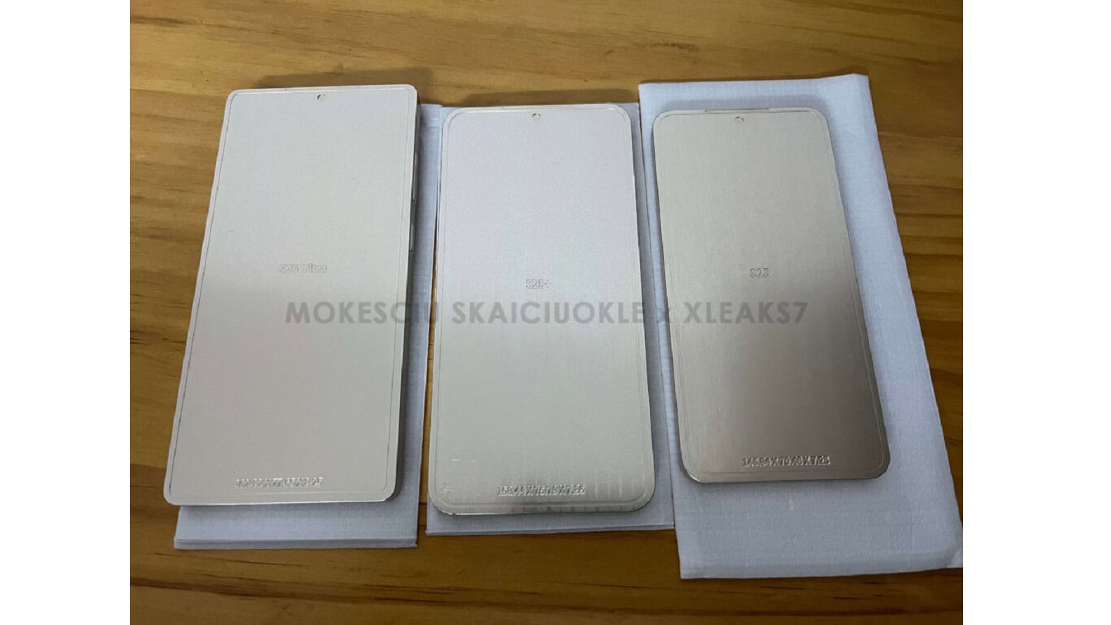 Samsung Galaxy S25, svelati i modelli dummy delle tre varianti