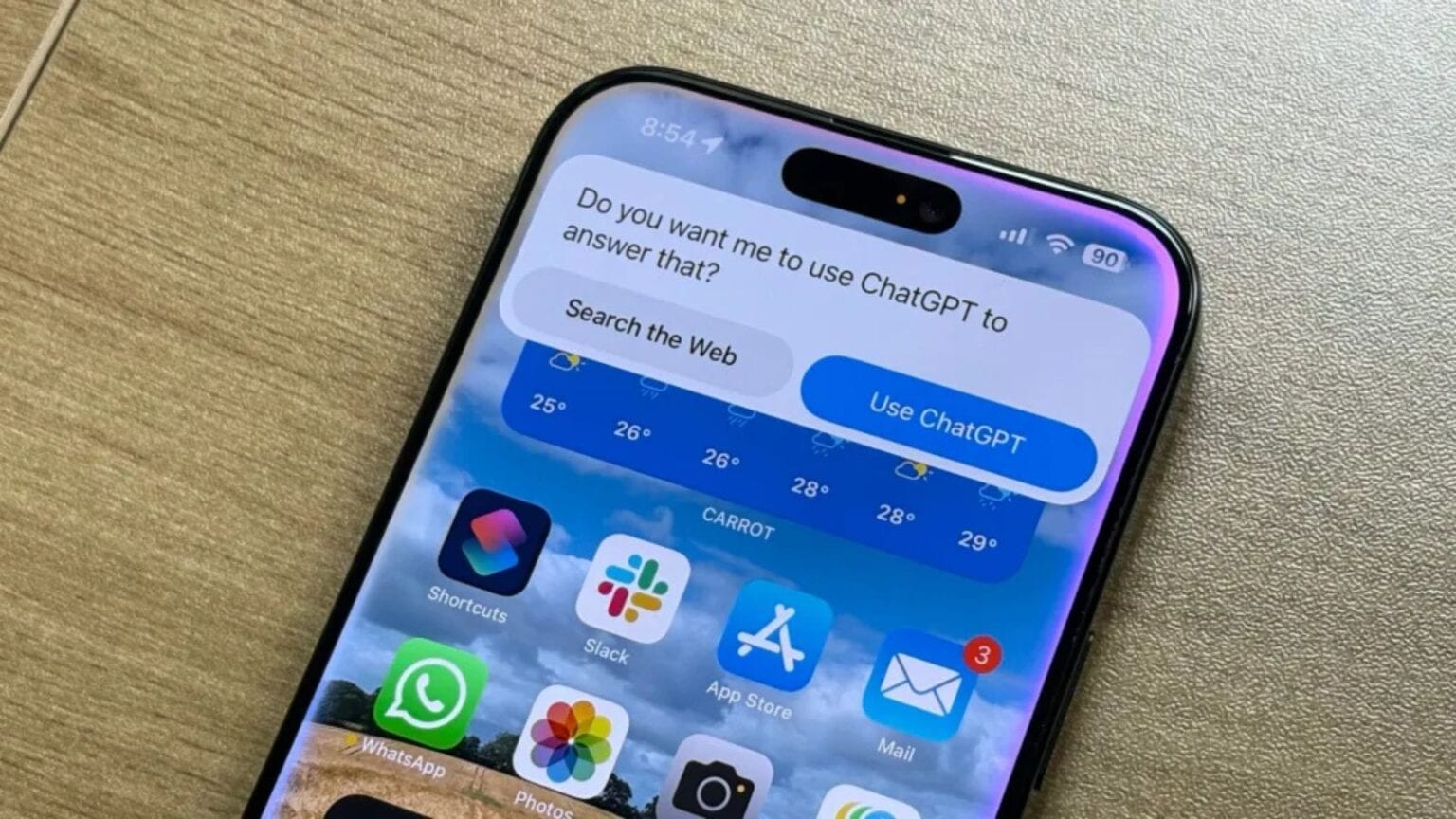iOS 18.2: gli utenti Apple potranno avere ChatGPT Plus