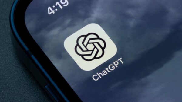 ChatGPT: su iOS arriva l'integrazione con SearchGPT