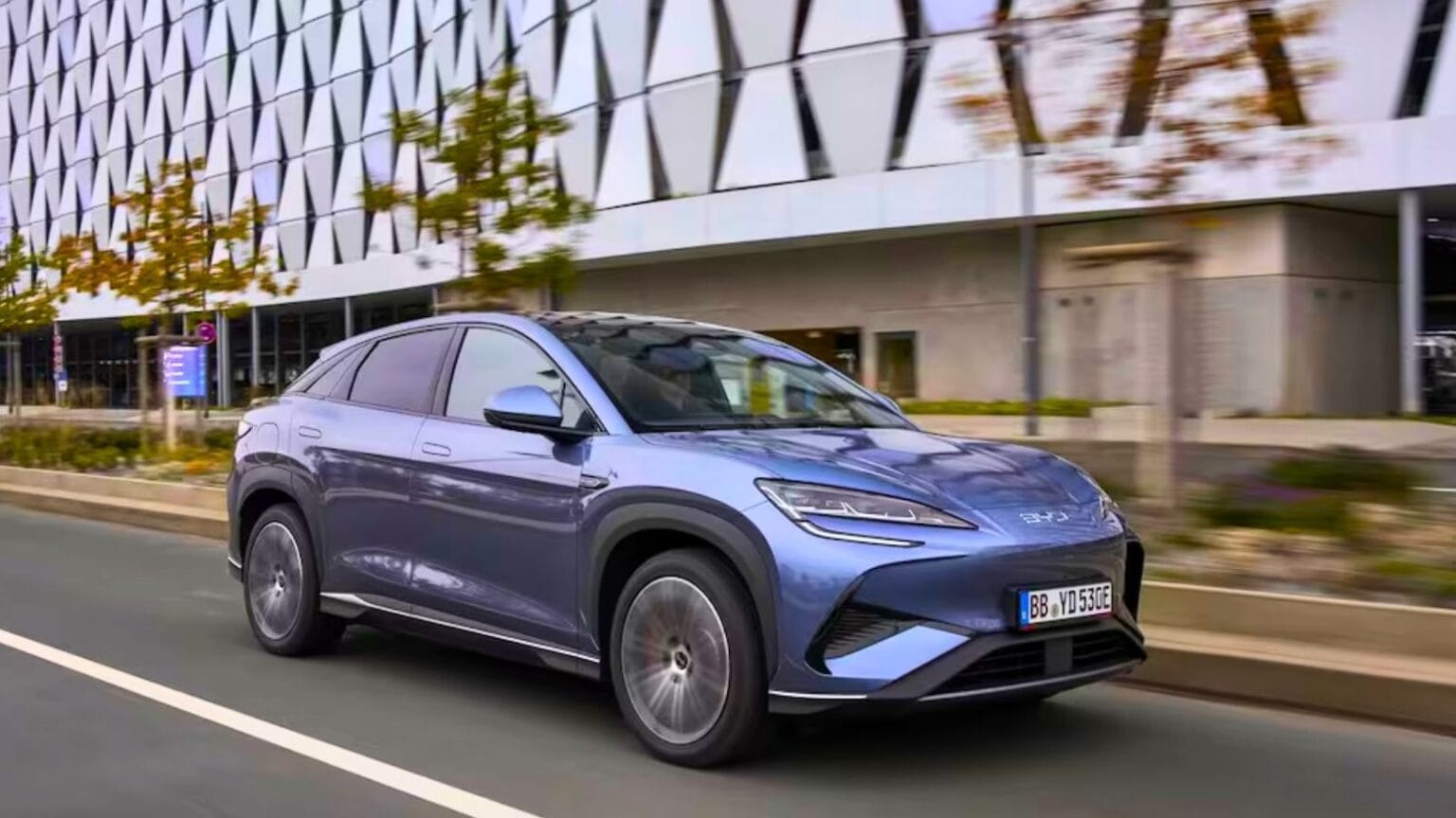 Il nuovissimo SUV BYD arriva in Italia con grande stile. La società propone tecnologia e prestazioni da urlo alla clientela nostrana.
