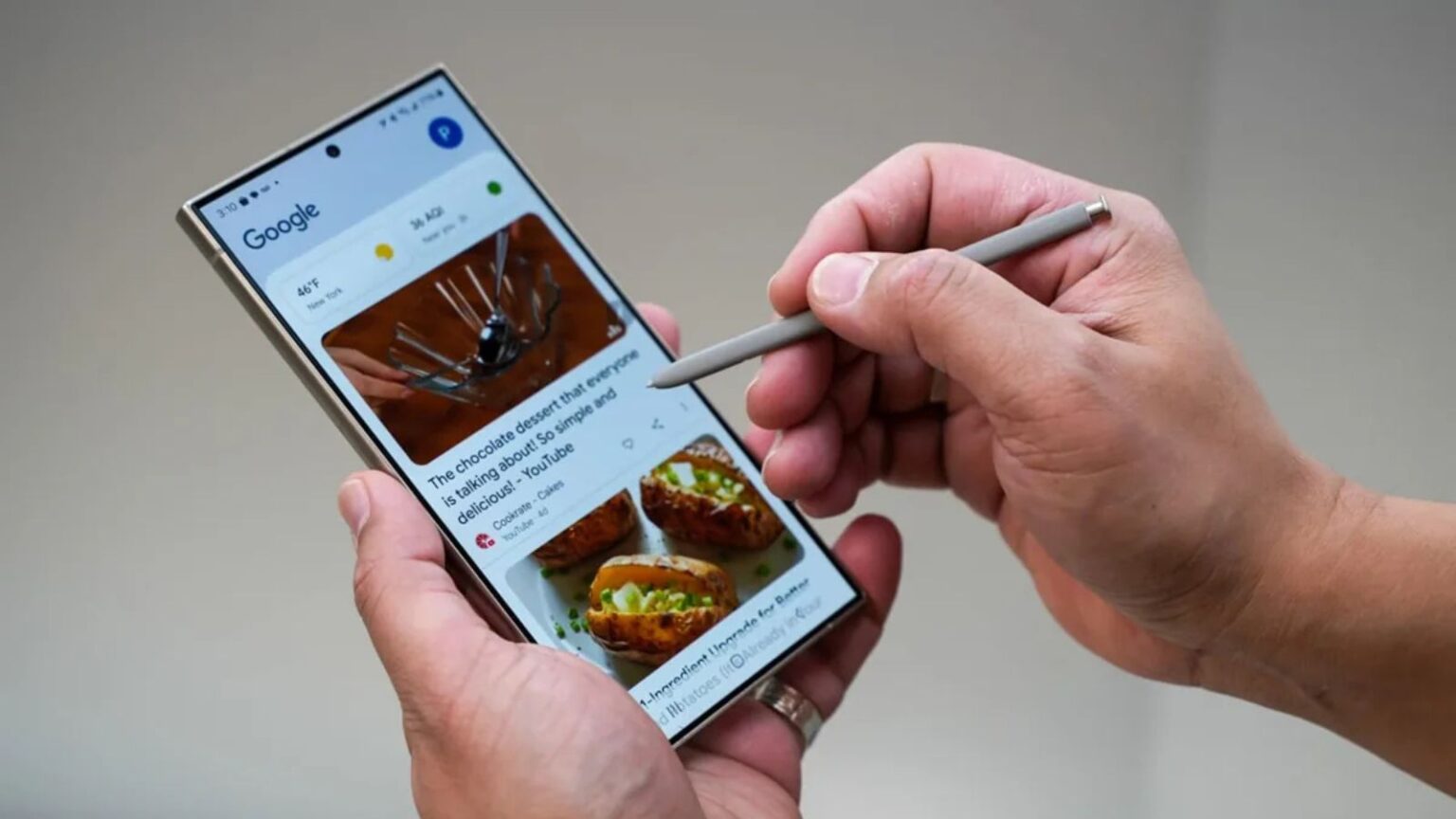 Samsung Galaxy S24 Ultra: segnalato consumo del rivestimento protettivo del display