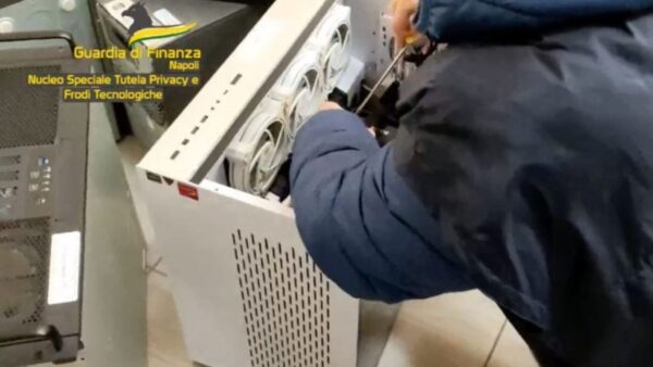 Streaming IPTV: rete del "pezzotto" smantellata a Napoli, era tra le più grandi in Italia