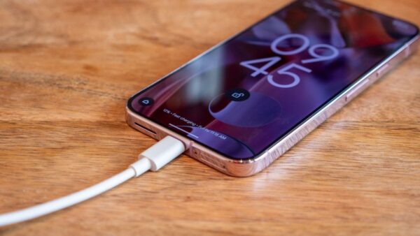 Google Pixel: il Feature Drop permette di bypassare la batteria se collegati alla corrente