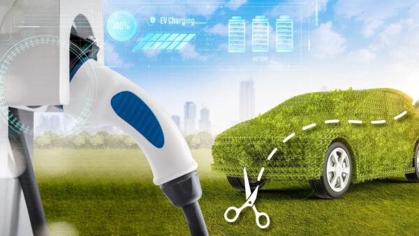Francia: taglio agli incentivi per le auto elettriche